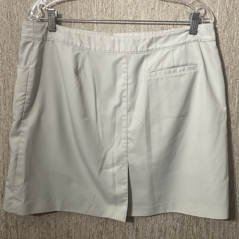 Beige skirt with shorts underneath - Picture 2 of 4